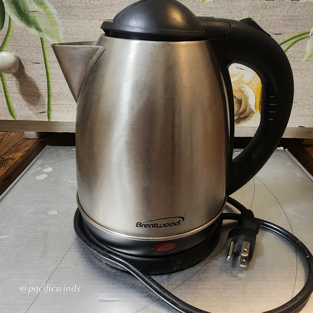 Brentwood 1.5-Liter Stainless Steel Cordless Electric Kettle